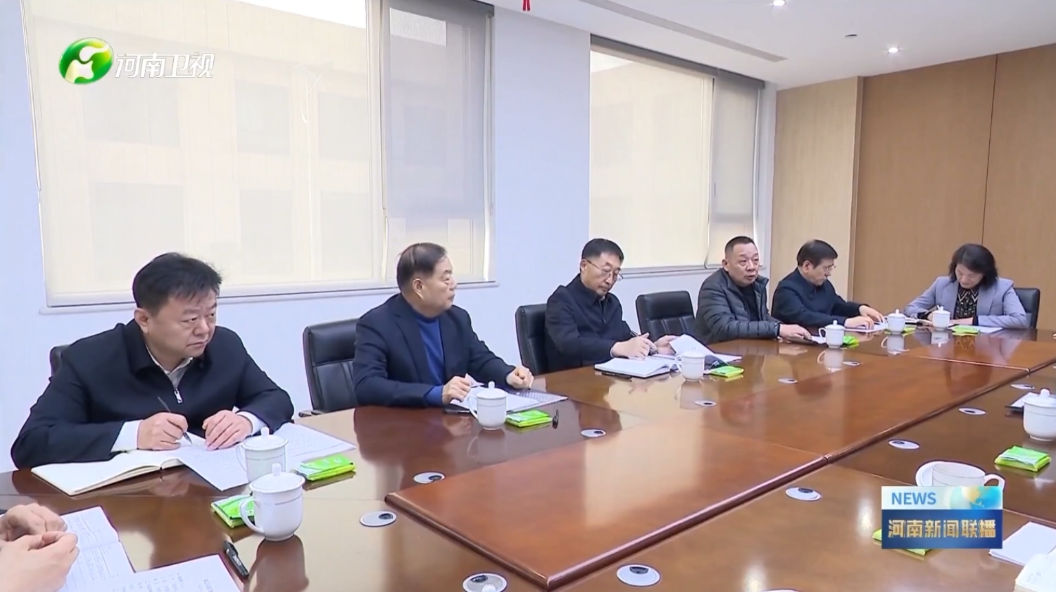 河南卫视新闻联播报道AYX平台-AYX(中国)一站式服务平台集团党委书记、创始人楚金甫参加省委书记刘宁在许昌召开的民营企业座谈会